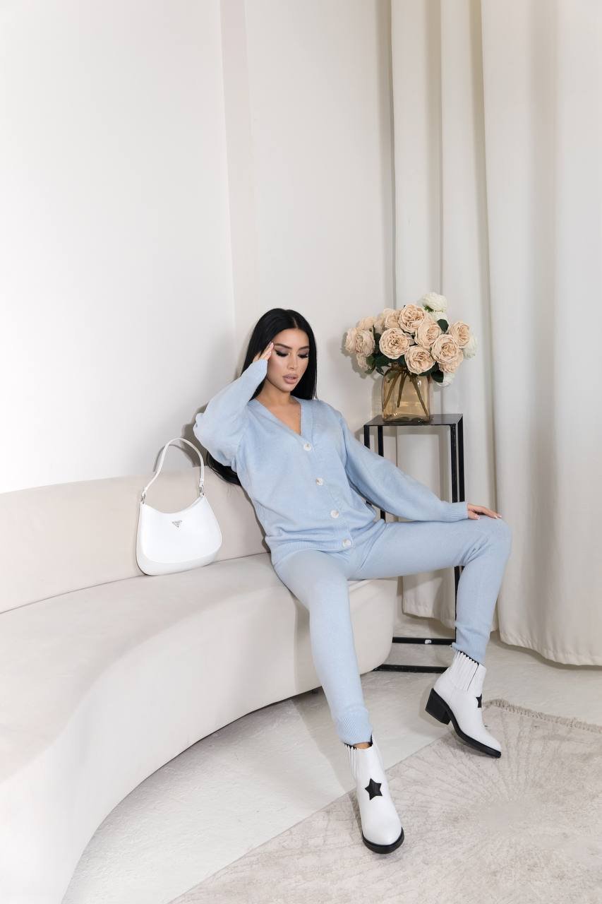 Basic cashmere suit with buttons - Image 6