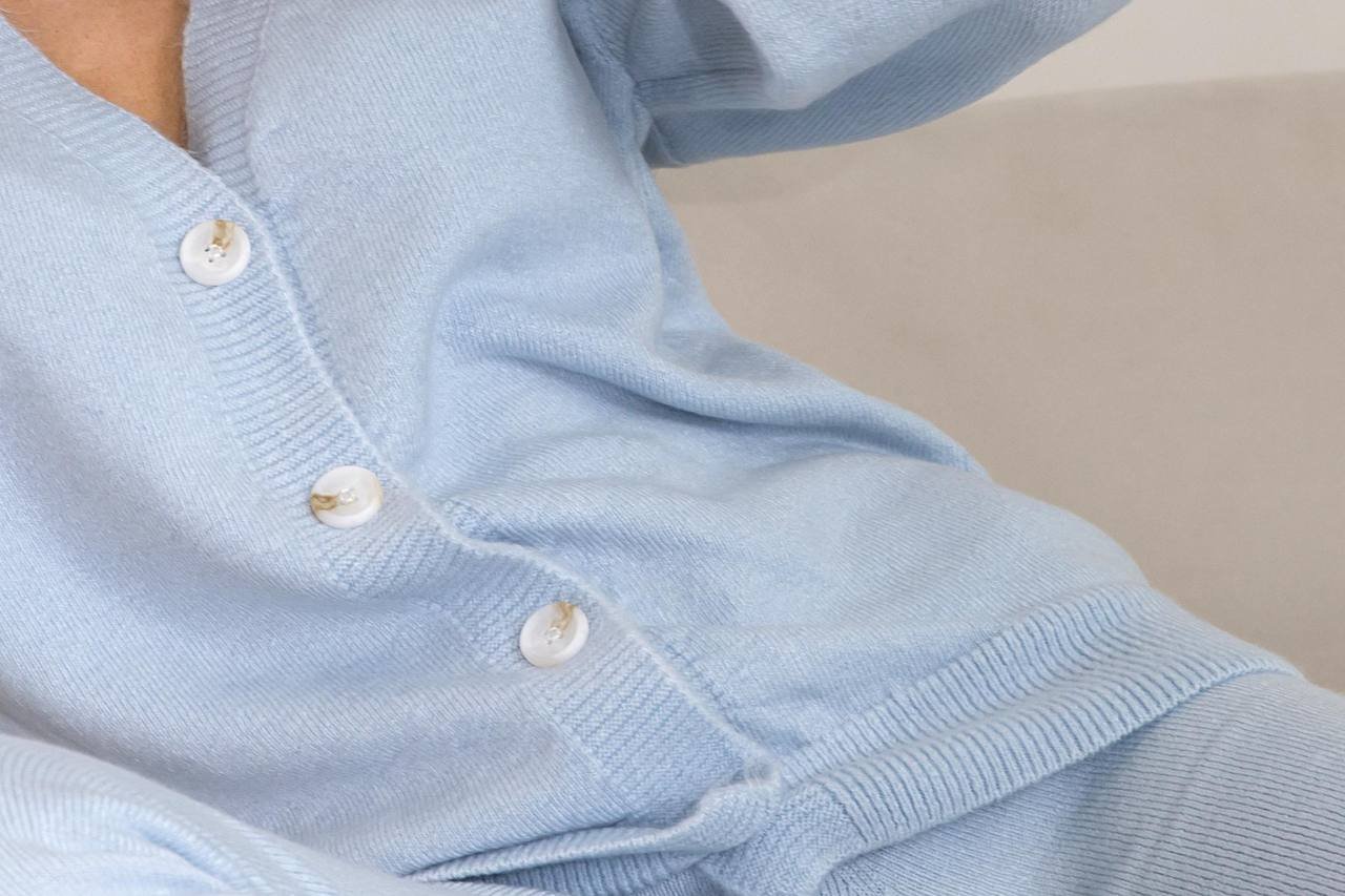 Basic cashmere suit with buttons - Image 3