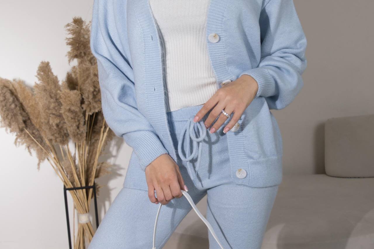 Basic cashmere suit with buttons