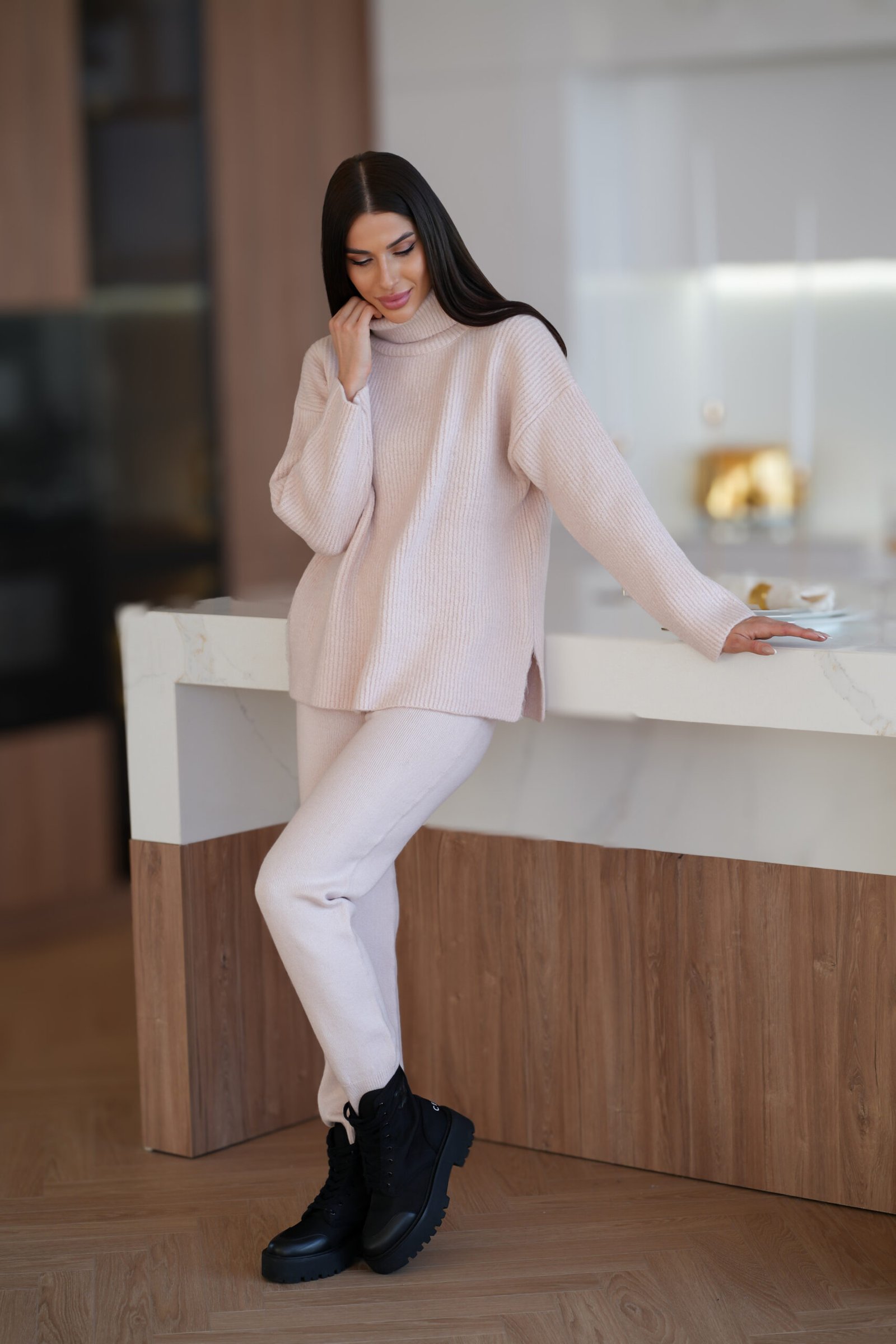 Over cashmere knitted suit