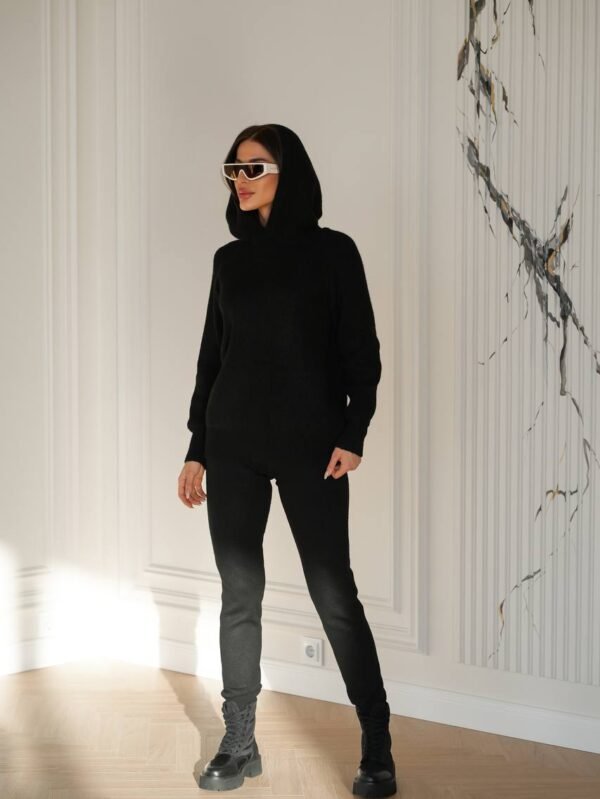 Knitted suit with cashmere hood