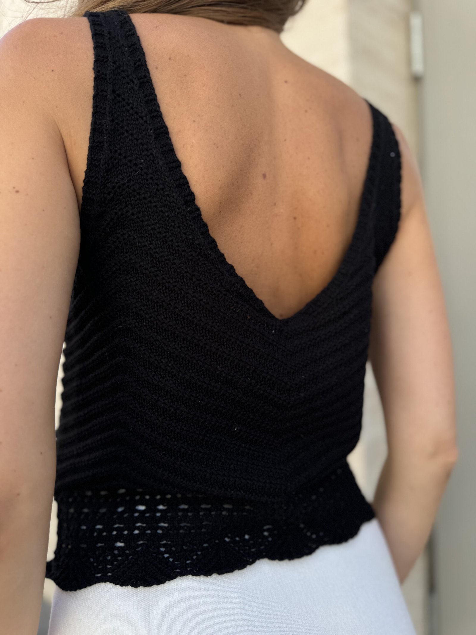 Knitted top with lacing - Image 3