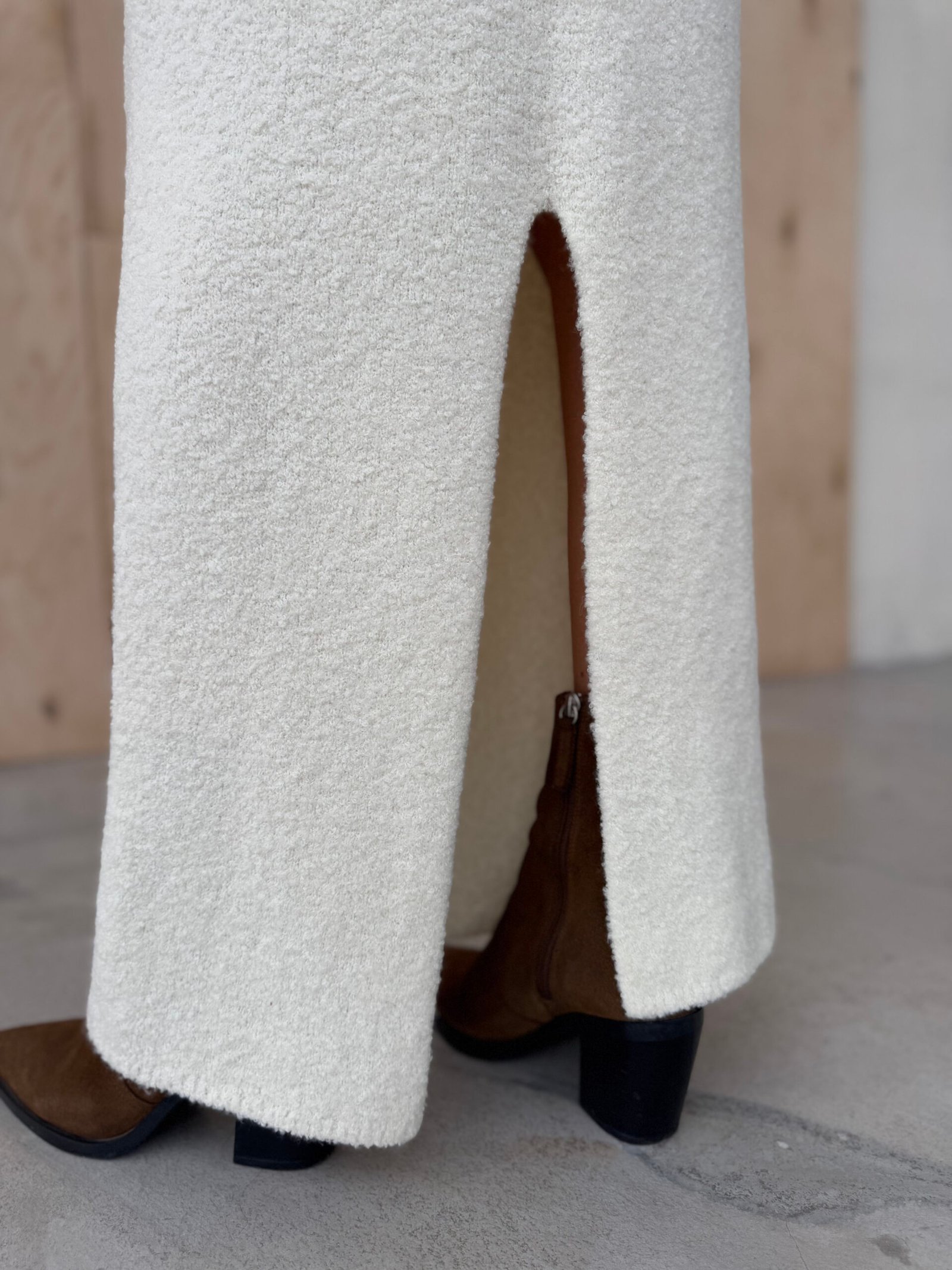 Stylish knitted Boucle suit - Image 4