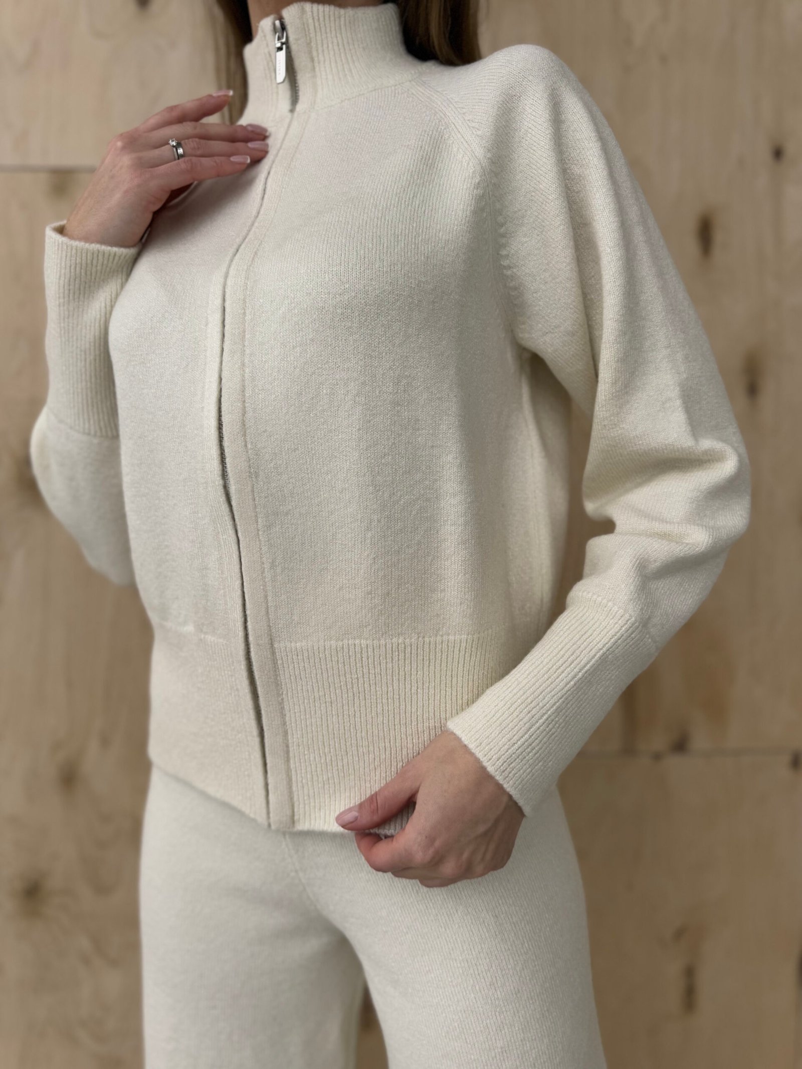 Elegant Liza suit - Image 4